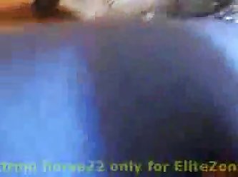 Alors Elle A Commencé À Sucer Et À Lécher Sa Bite Pendant Qu'il Jouissait
